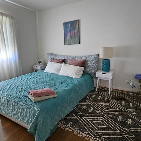 This Fabulous, Single-Level 3 Plus 1 Small Room With Folding Sofa Home Auckland Exterior photo