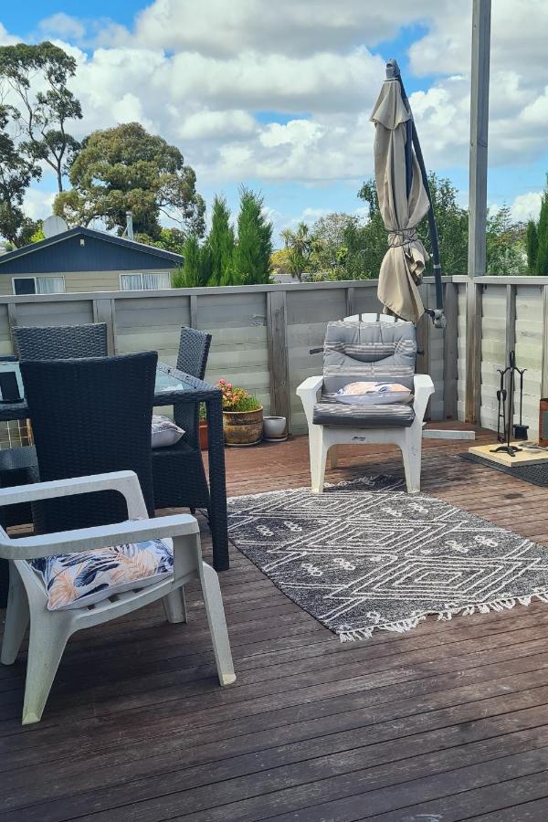 This Fabulous, Single-Level 3 Plus 1 Small Room With Folding Sofa Home Auckland Exterior photo
