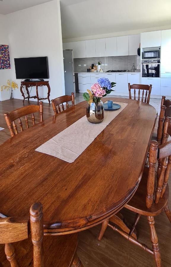 This Fabulous, Single-Level 3 Plus 1 Small Room With Folding Sofa Home Auckland Exterior photo