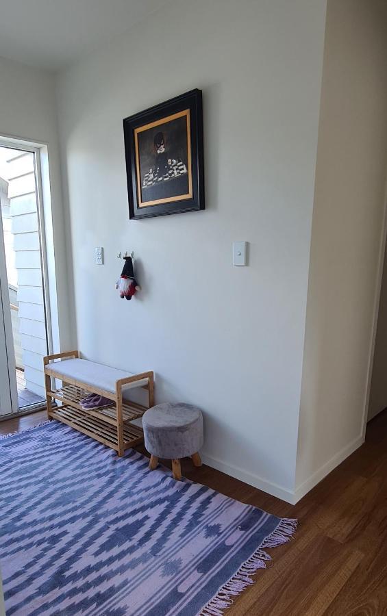 This Fabulous, Single-Level 3 Plus 1 Small Room With Folding Sofa Home Auckland Exterior photo