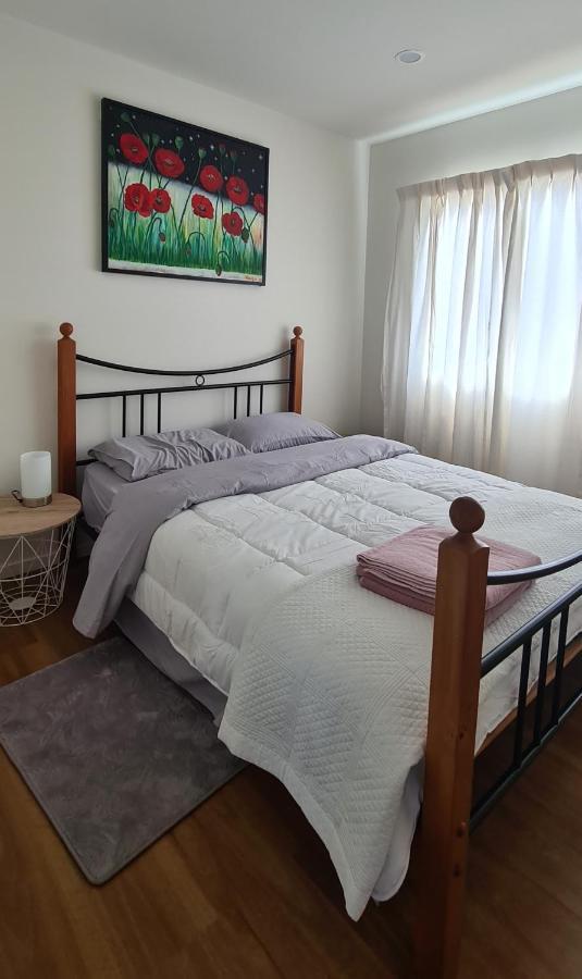 This Fabulous, Single-Level 3 Plus 1 Small Room With Folding Sofa Home Auckland Exterior photo